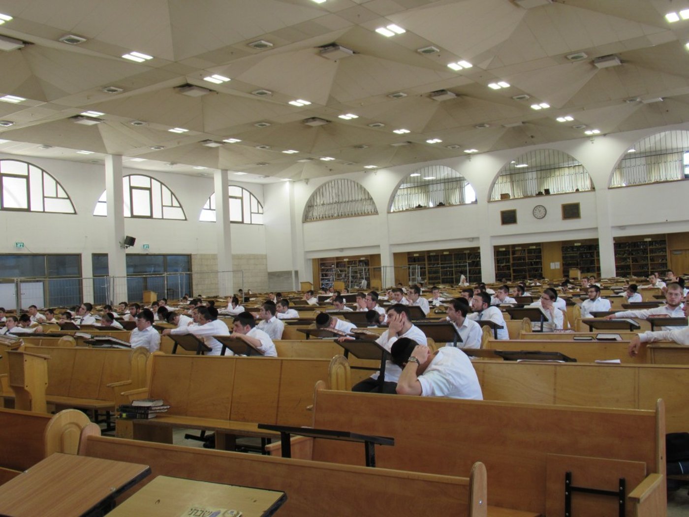 ראש ישיבת 'קרית מלך' מסר שיעור במלונית של 'חברון'