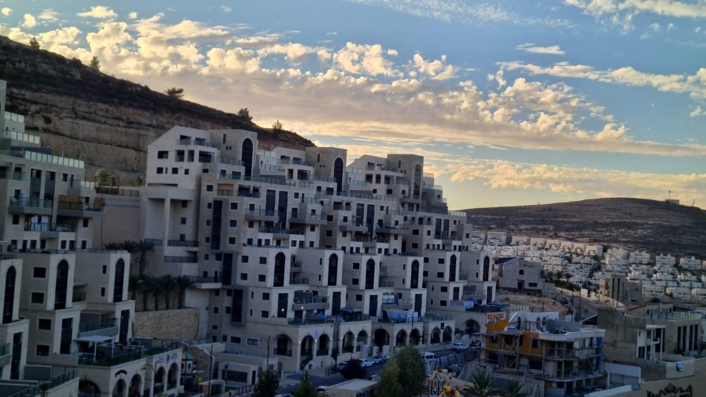 תיעוד מרהיב: שמים, עננים ו... שקיעה