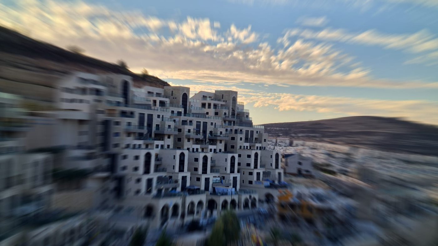 תיעוד מרהיב: שמים, עננים ו... שקיעה