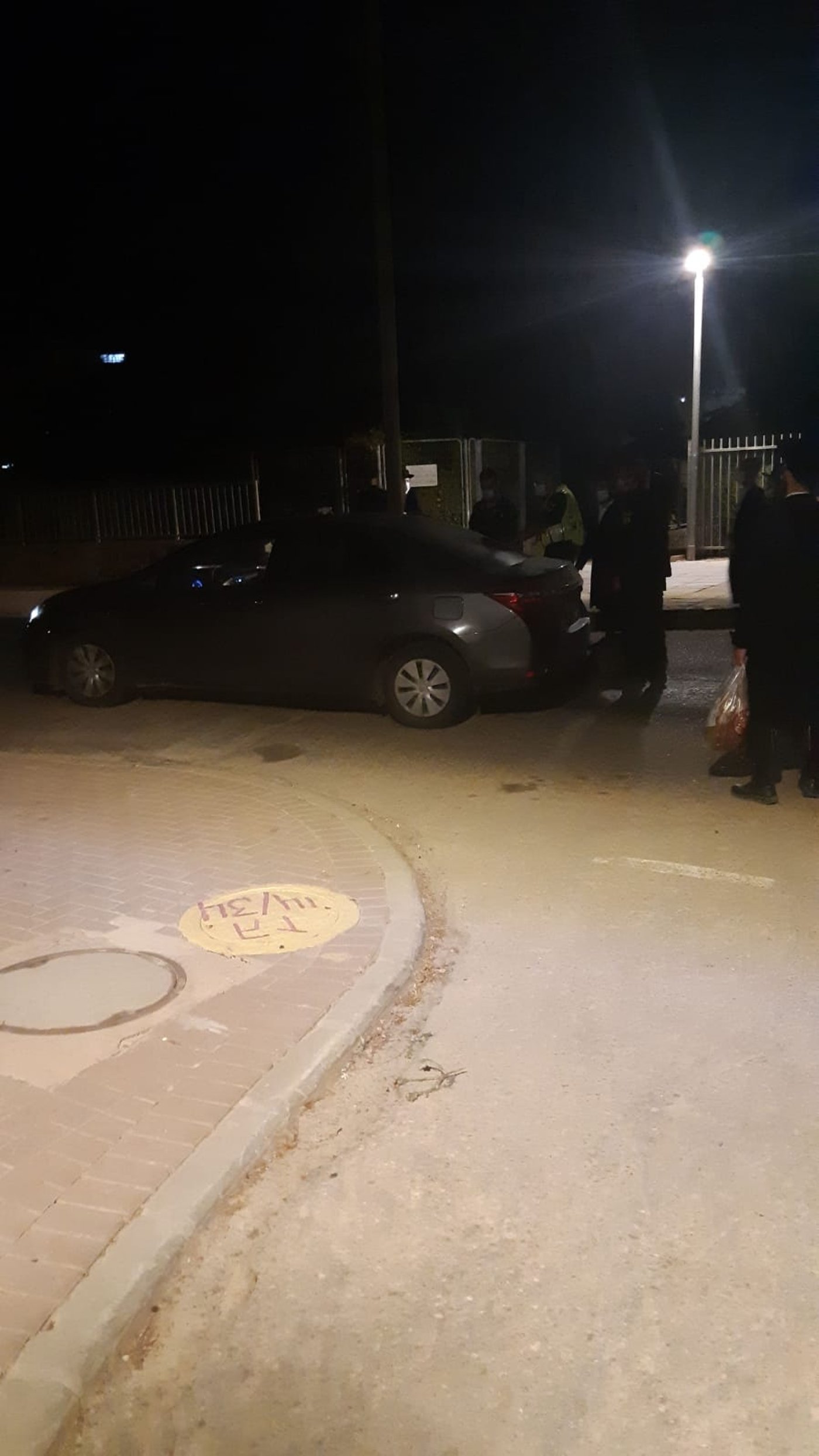 חסידים הושפלו: "אתם לא רואים שאנחנו מתרחקים מכם?"