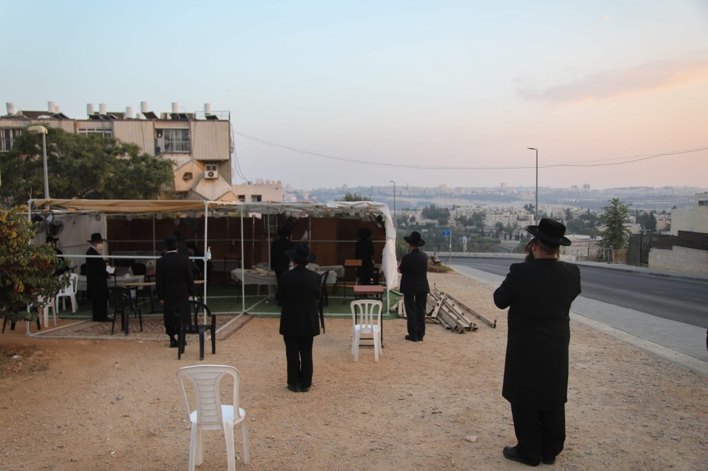מניין חצרות בשכונת רמות. תמונת אילוסטרציה