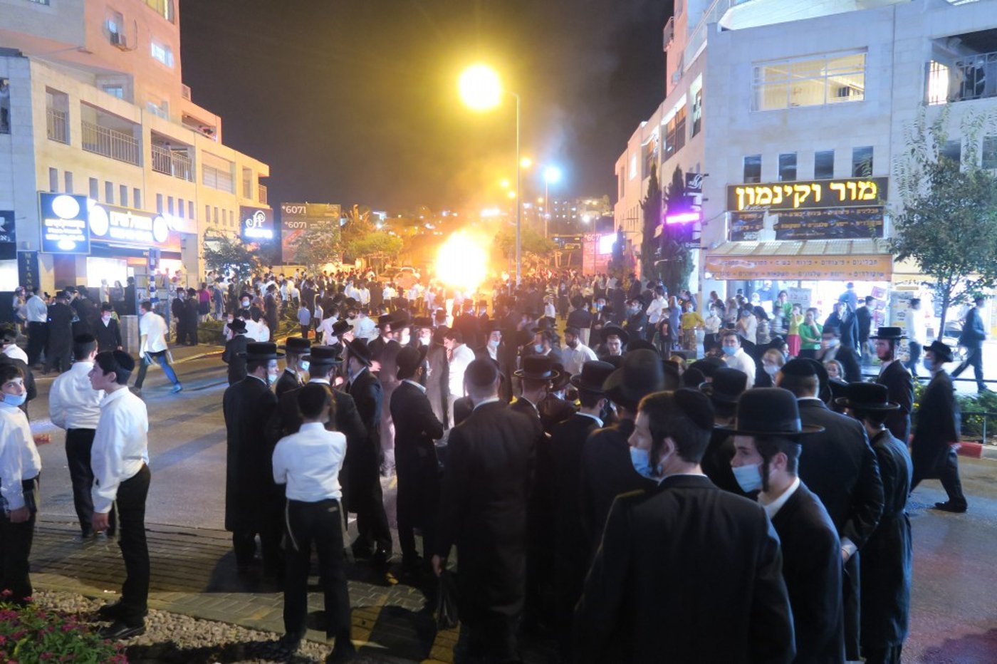 מאות הפגינו בביתר עילית נגד סגירת ת"תים