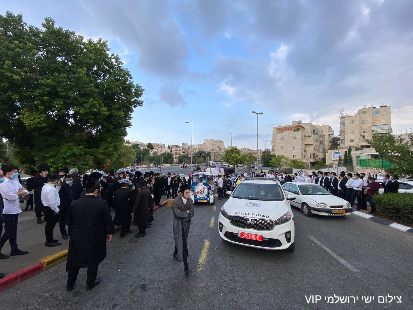 ירושלים: קיצונים מחו על חלוקת חוברות • תיעוד