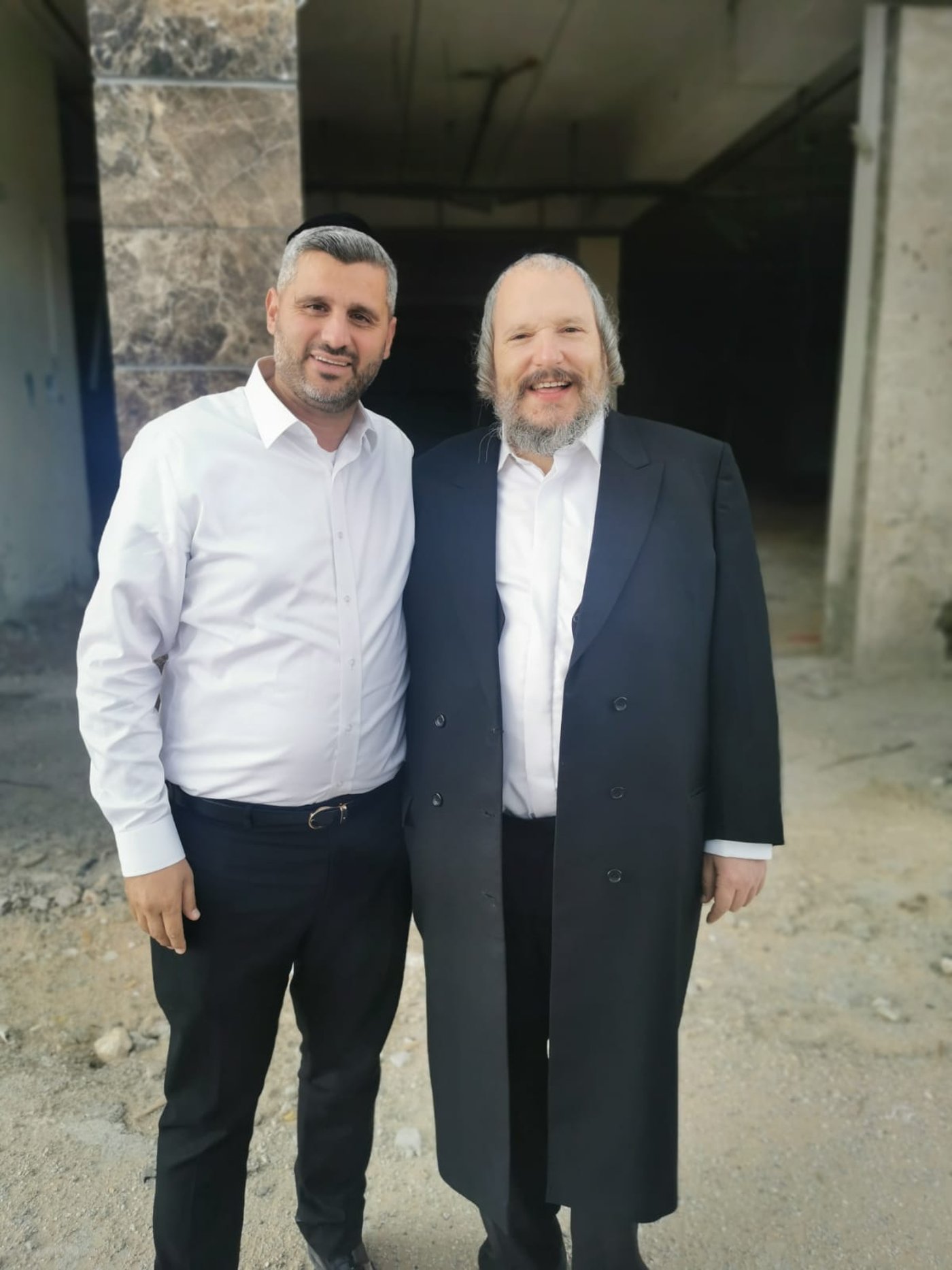 הבעלים רונן גונן עם ראש העיר מאיר רובינשטיין