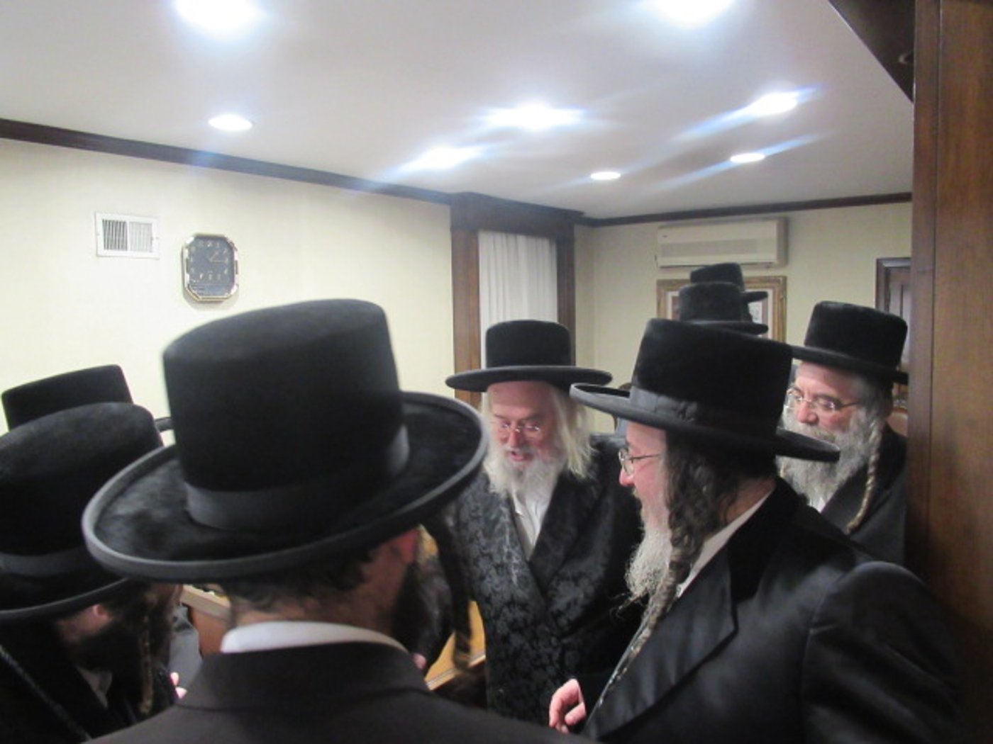 האדמו"ר מביאלה ב"ב ביקר בבתיהם של האדמו"רים בארה"ב