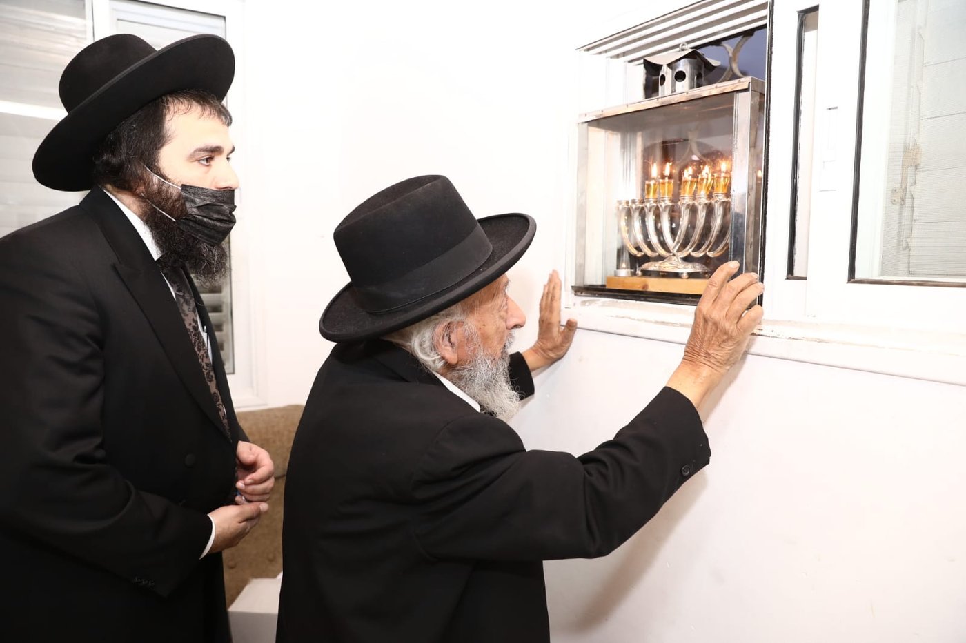 חבר המועצת הגר"ש בעדני הדליק נרות והעתיר בתפילה • תיעוד