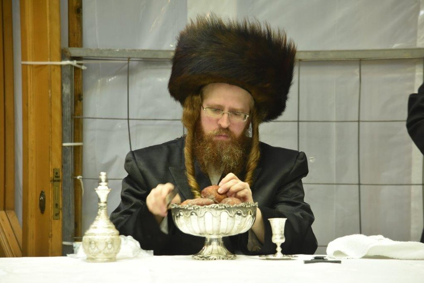 ב'שומרי אמונים' שרפו פתילות וכתבו ספר תורה