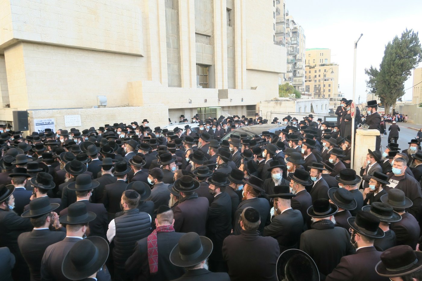 מאות ליוו למנוחות את איש החסד הרה"ח רבי שמואל גוטפריד ז"ל