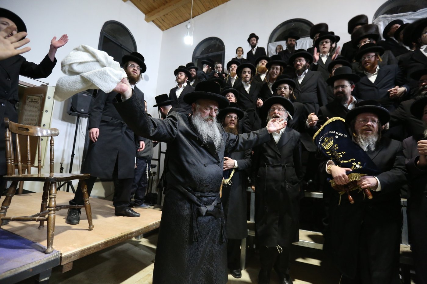 צפת: ה'לעלובערס' חגגו הכנסת ספר תורה