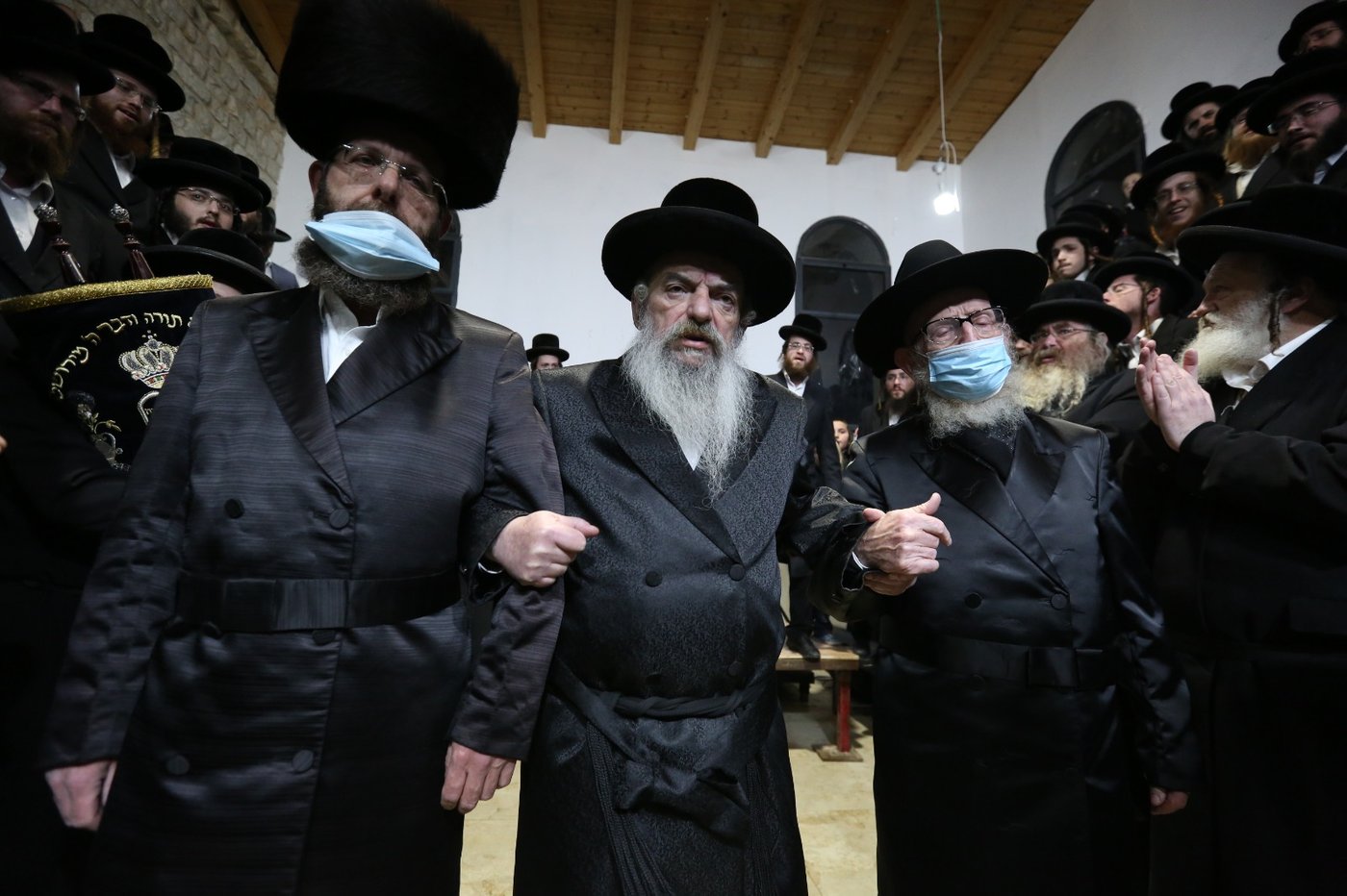 צפת: ה'לעלובערס' חגגו הכנסת ספר תורה