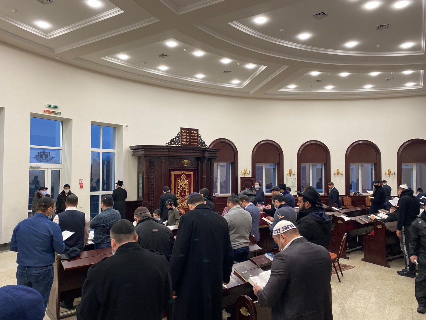 עם מדחום בכניסה: מאות בהילולת בעל התניא