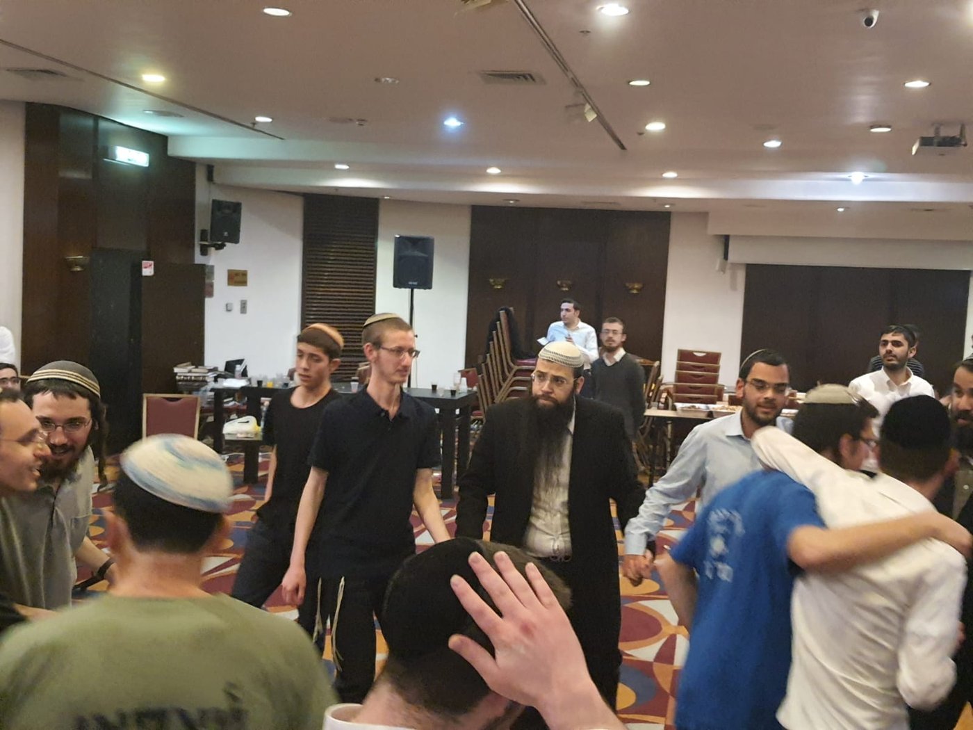 עד השעות הקטנות: צפו בריקודים במלונית הקורונה
