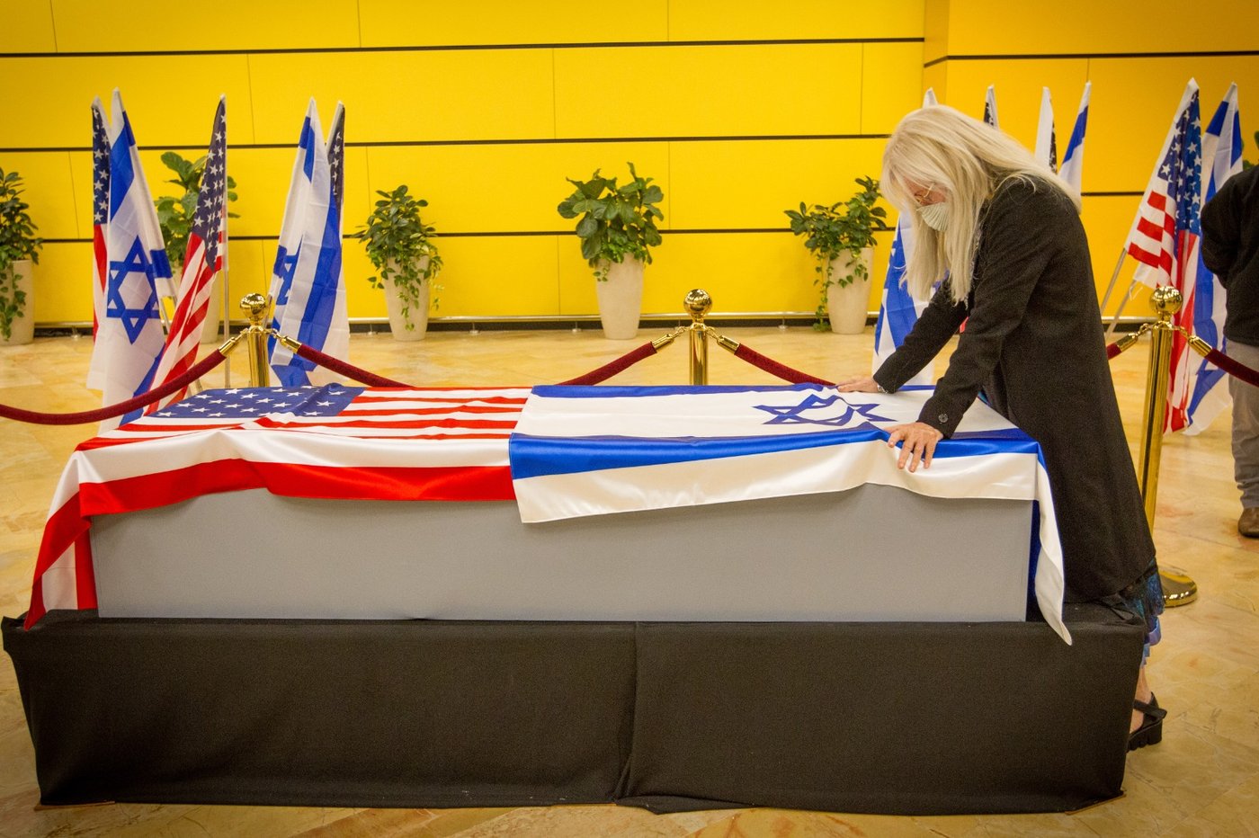 ארונו של שלדון אדלסון הגיע היום לישראל