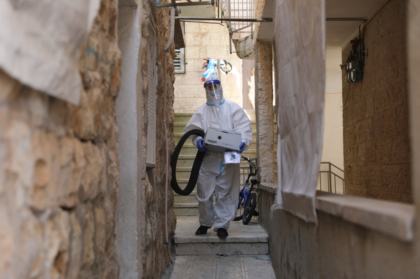 ממאה שערים, גם לחילונים: מטפלים בחולי קורונה - בבתים