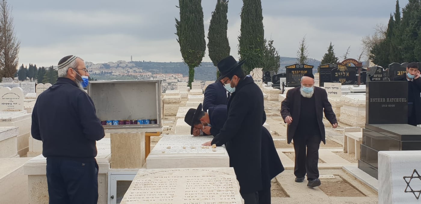 צפו: המונים באשכבה לזקן הראשונים לציון