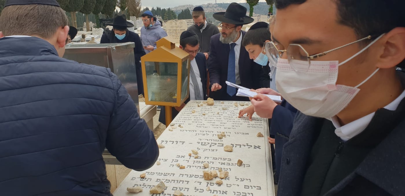 צפו: המונים באשכבה לזקן הראשונים לציון