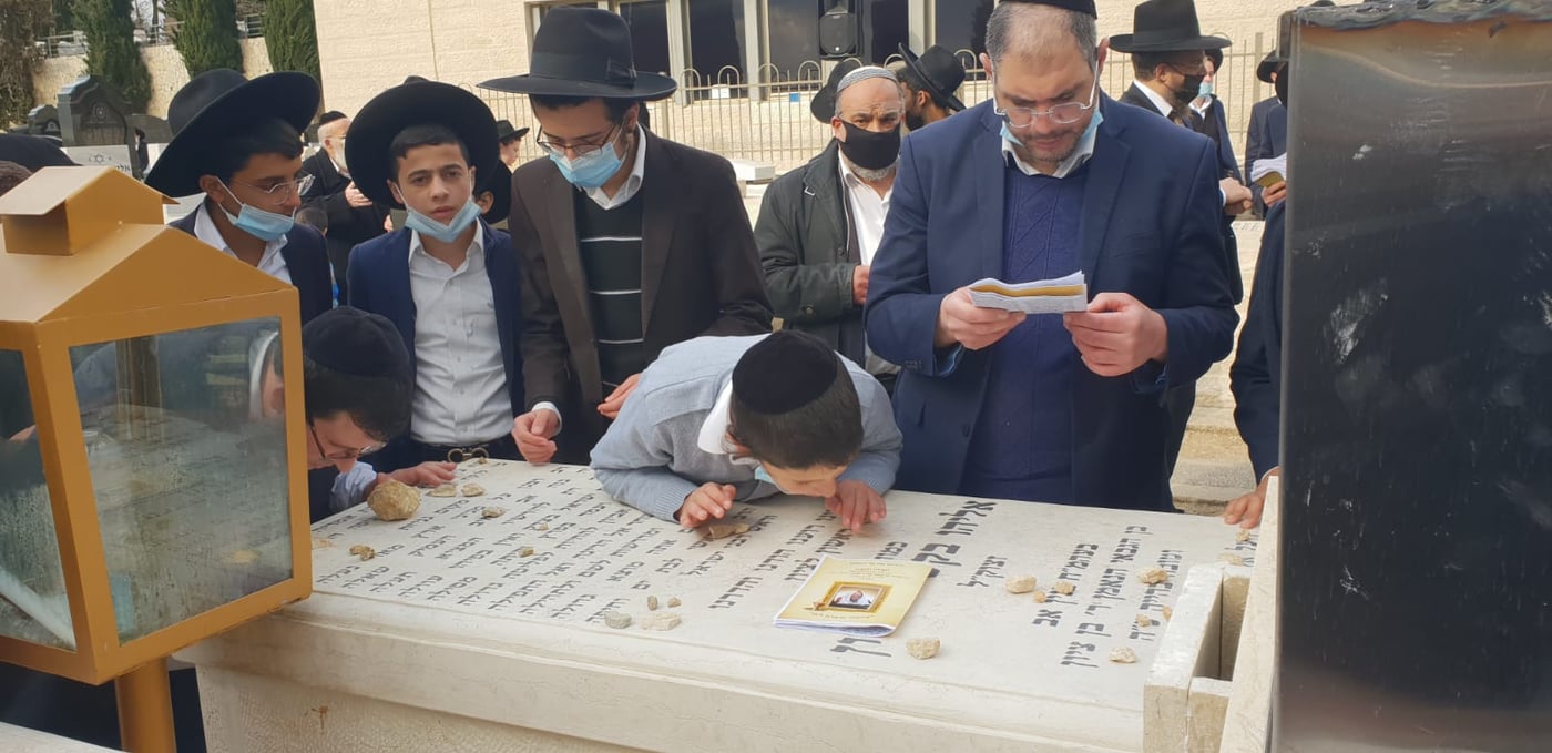 צפו: המונים באשכבה לזקן הראשונים לציון