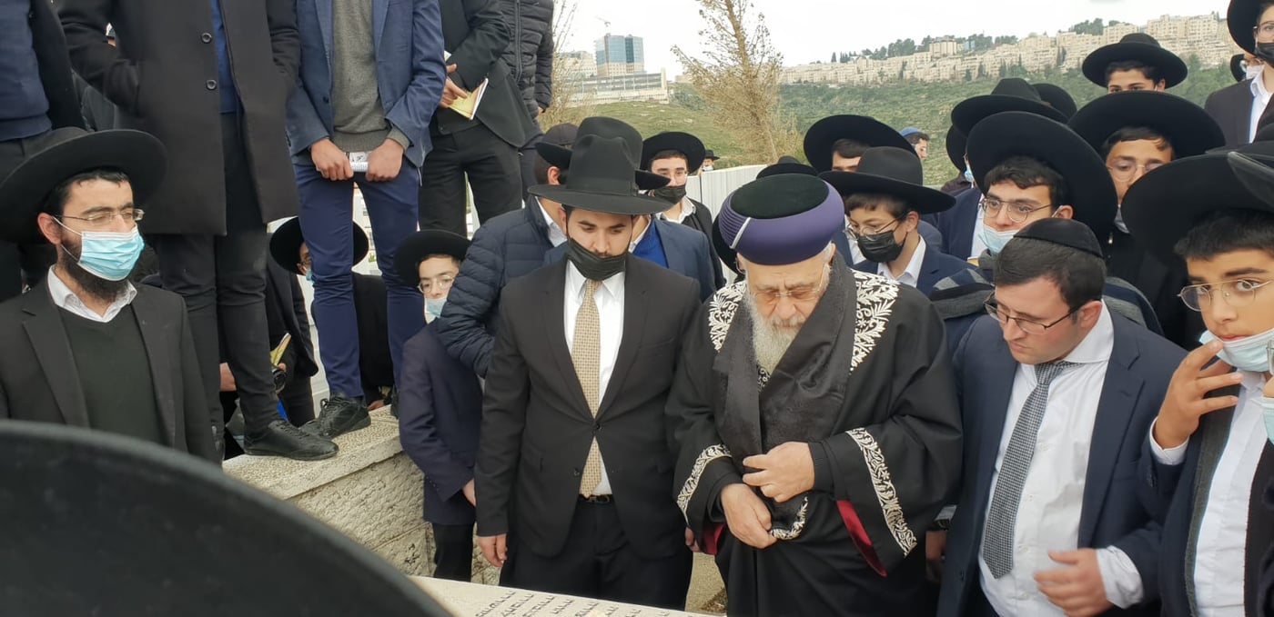 צפו: המונים באשכבה לזקן הראשונים לציון