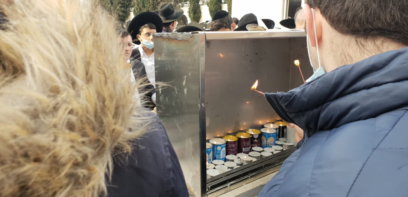 צפו: המונים באשכבה לזקן הראשונים לציון