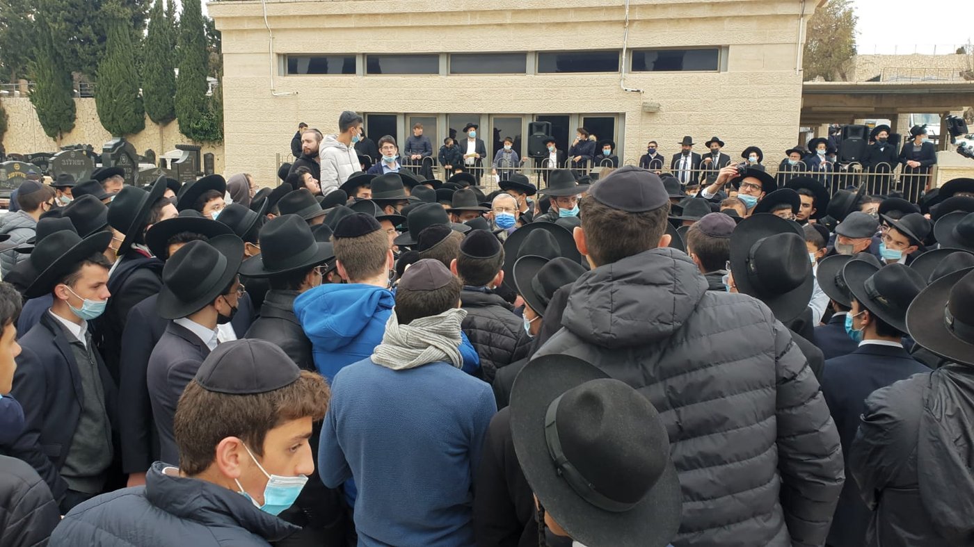 צפו: המונים באשכבה לזקן הראשונים לציון