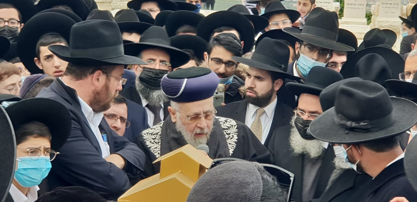 צפו: המונים באשכבה לזקן הראשונים לציון