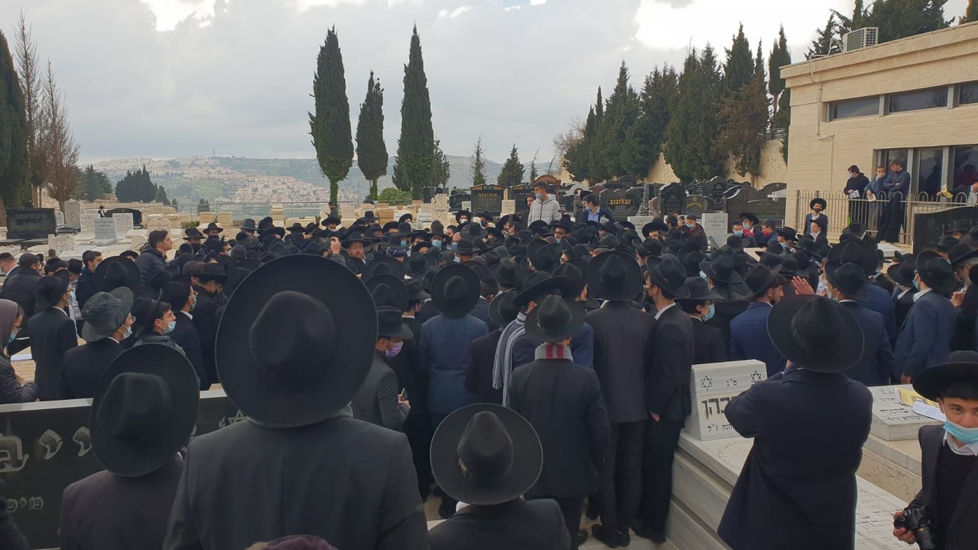 צפו: המונים באשכבה לזקן הראשונים לציון