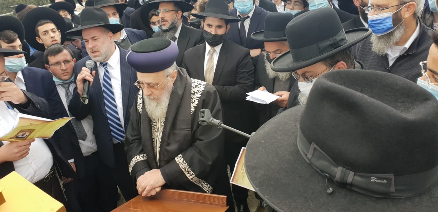 צפו: המונים באשכבה לזקן הראשונים לציון
