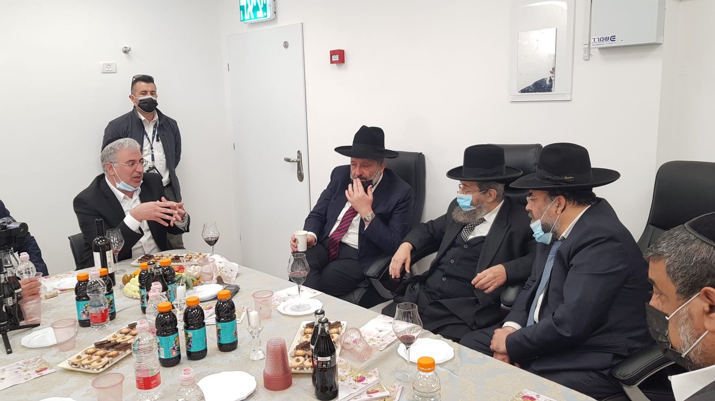 נחנכה לשכתו של רבה הספרדי של בני ברק הגר"מ בן שמעון