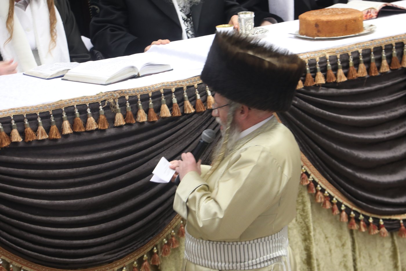 שמחת החתונה בחצרות תולדות אהרן-מישקולץ