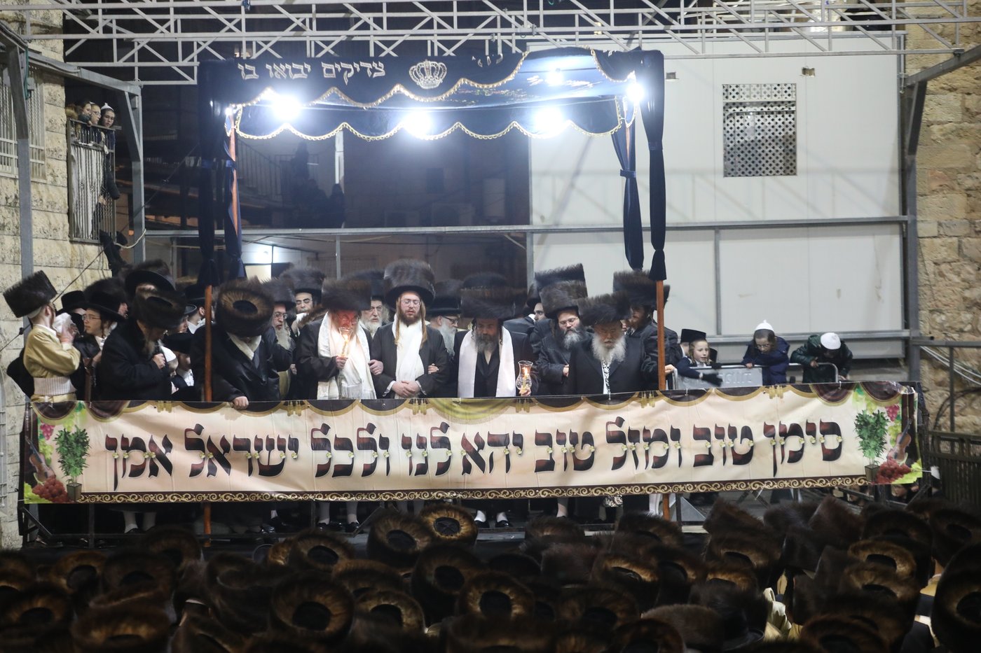 שמחת החתונה בחצרות תולדות אהרן-מישקולץ