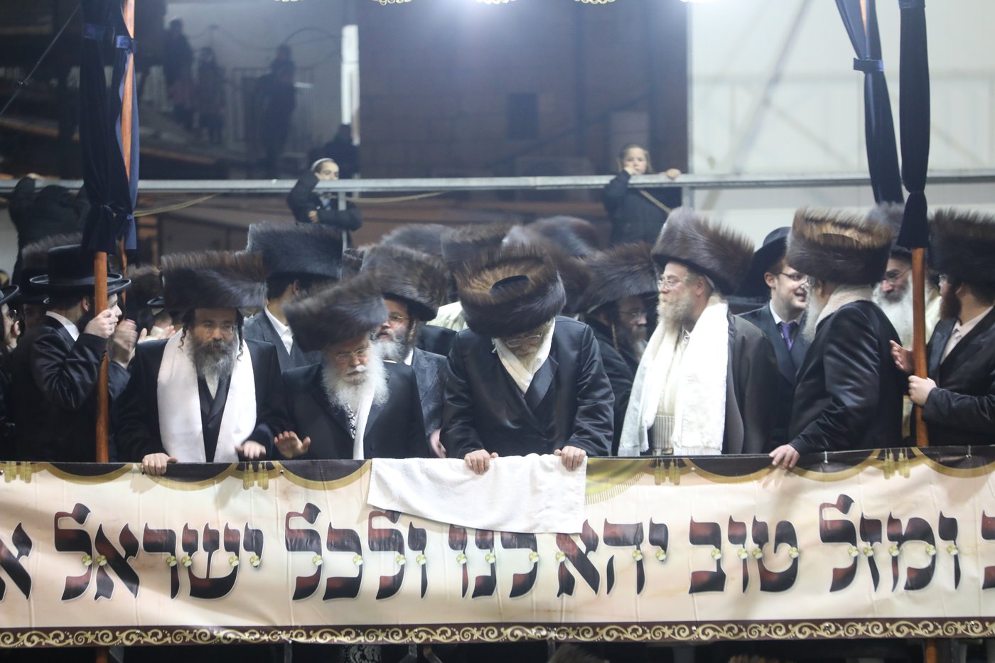 שמחת החתונה בחצרות תולדות אהרן-מישקולץ