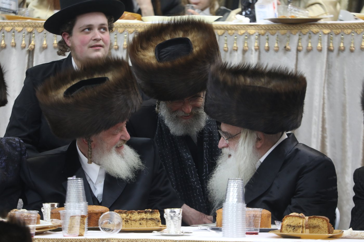 שמחת החתונה בחצרות תולדות אהרן-מישקולץ