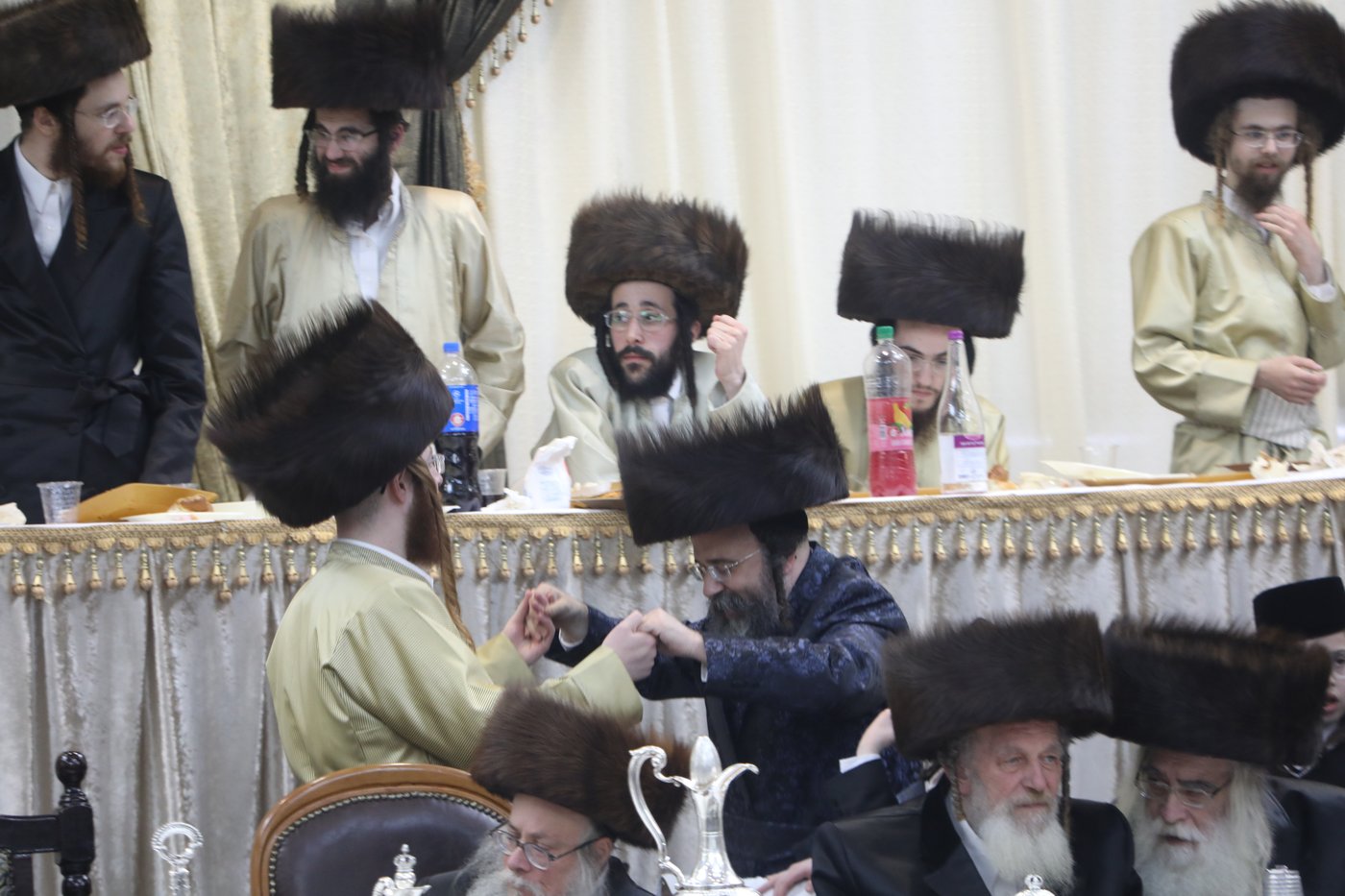 שמחת החתונה בחצרות תולדות אהרן-מישקולץ