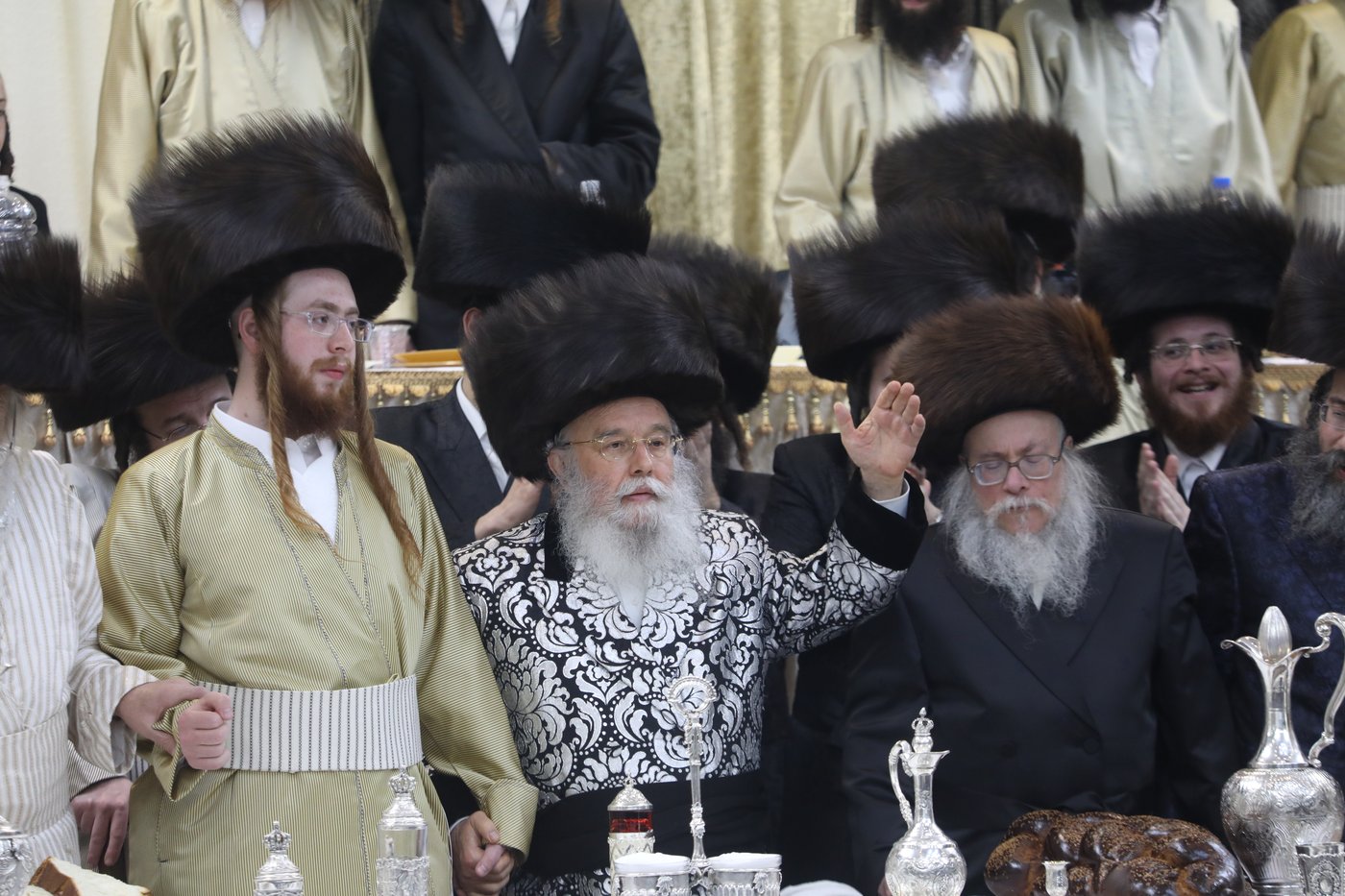 שמחת החתונה בחצרות תולדות אהרן-מישקולץ
