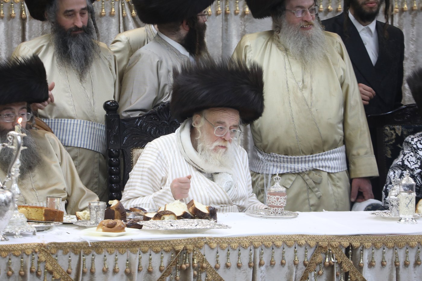 שמחת החתונה בחצרות תולדות אהרן-מישקולץ