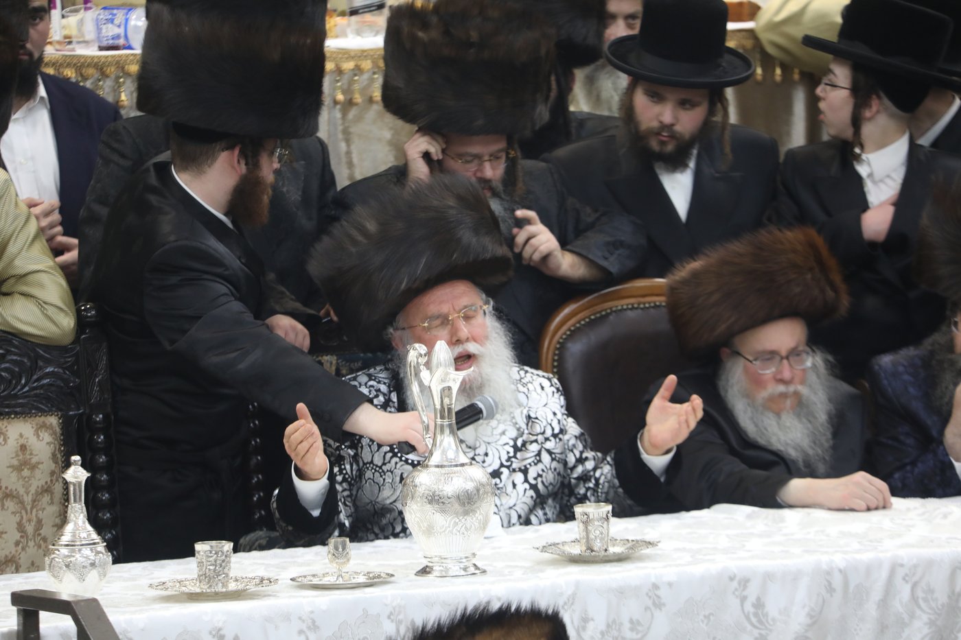 שמחת החתונה בחצרות תולדות אהרן-מישקולץ