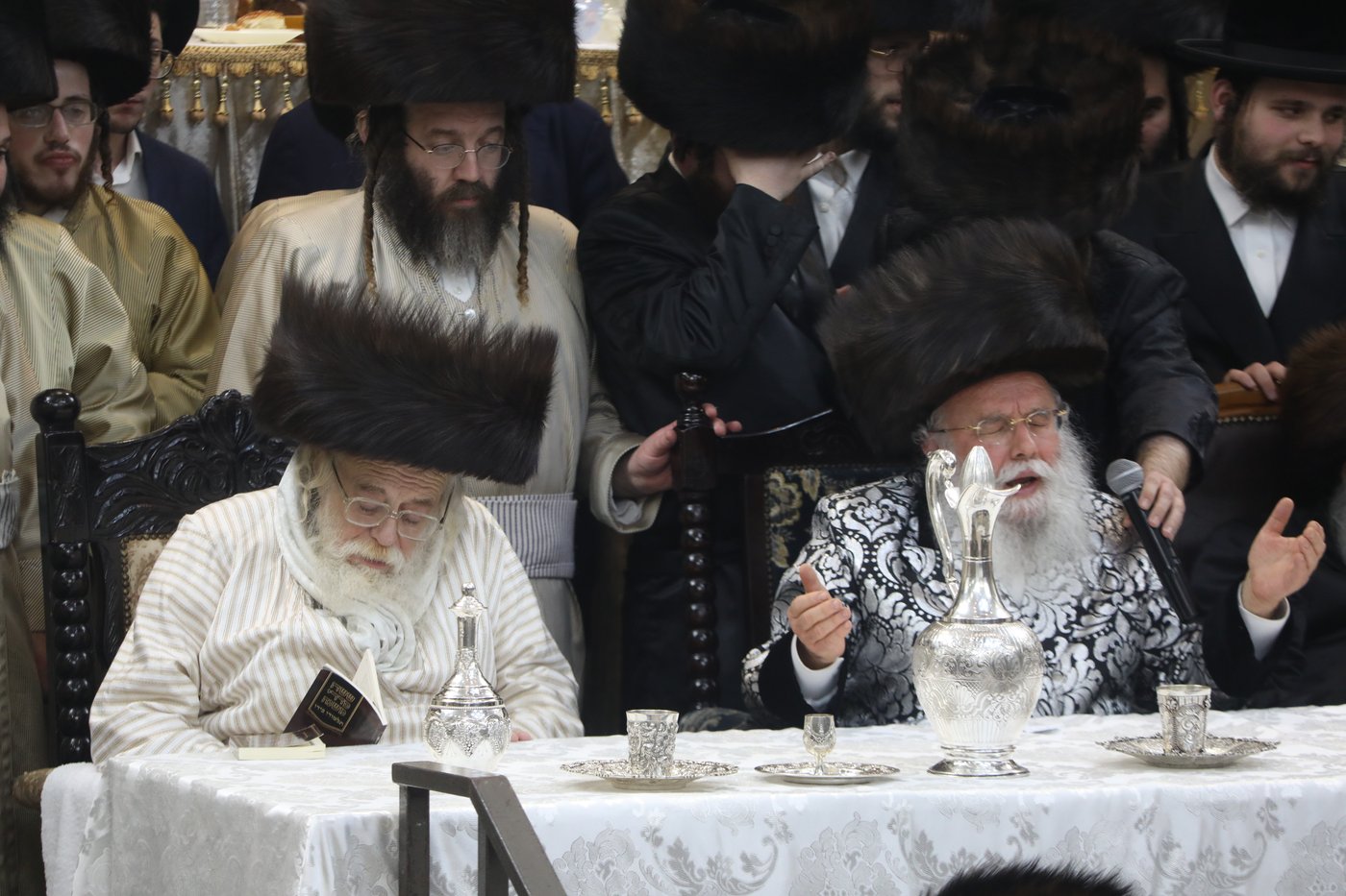 שמחת החתונה בחצרות תולדות אהרן-מישקולץ