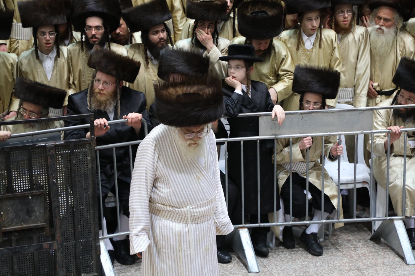 שמחת החתונה בחצרות תולדות אהרן-מישקולץ