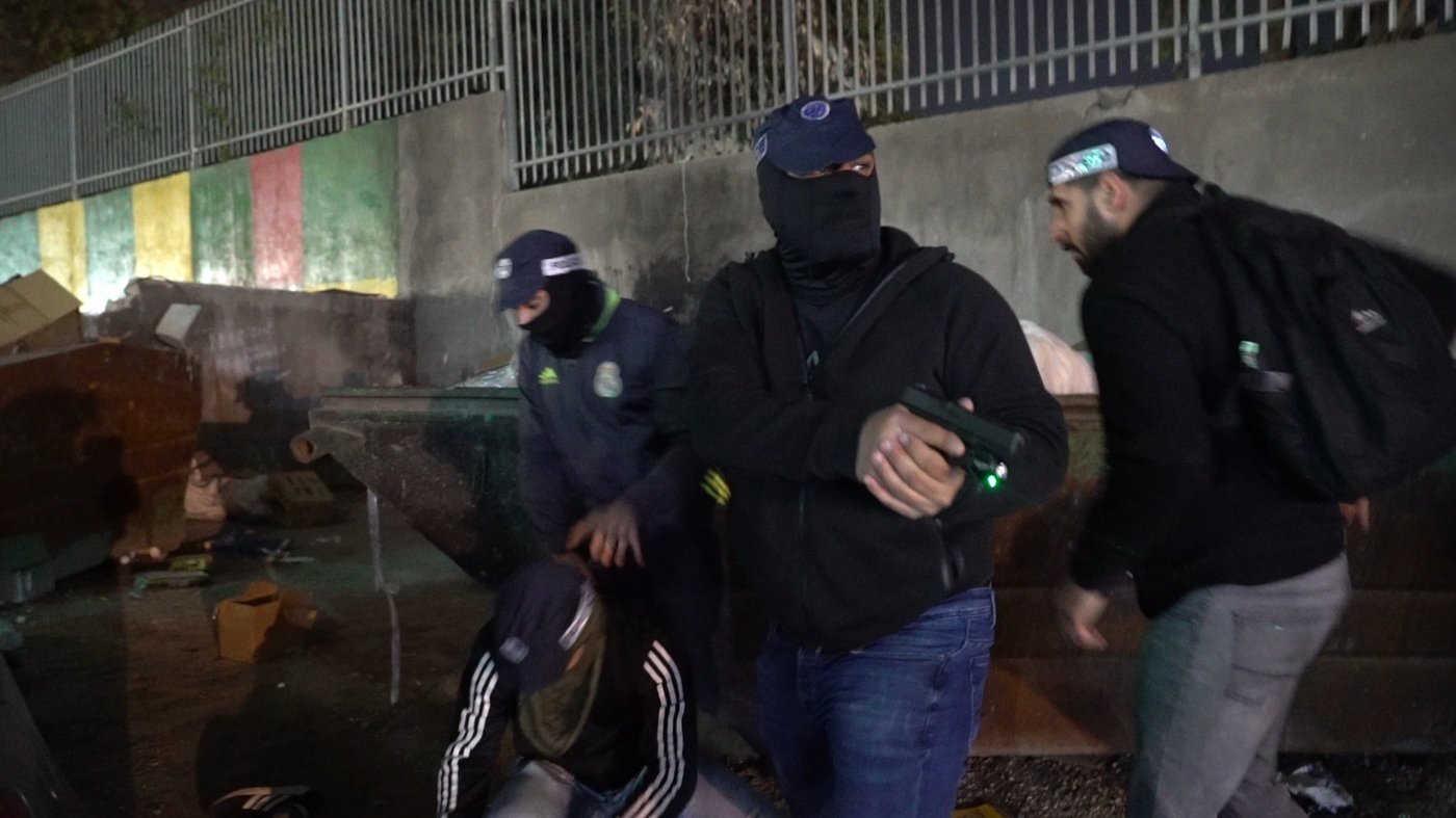 כך עצרו מסתערבים חשודים במזרח י-ם. צפו
