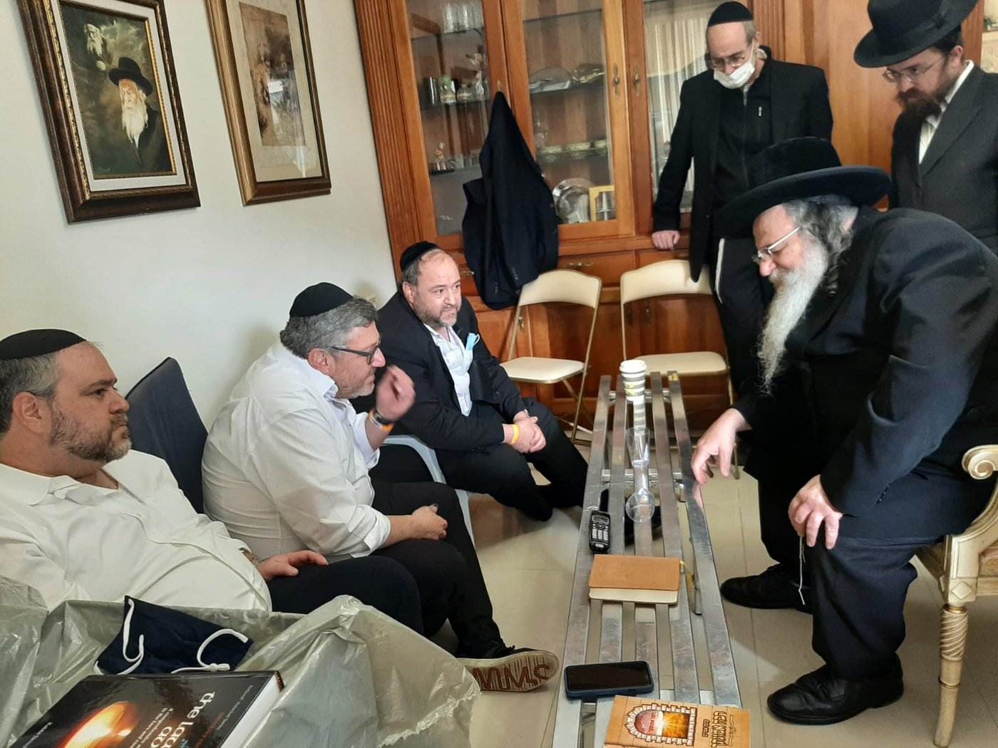 הגר"ש אלתר בניחום אבלים