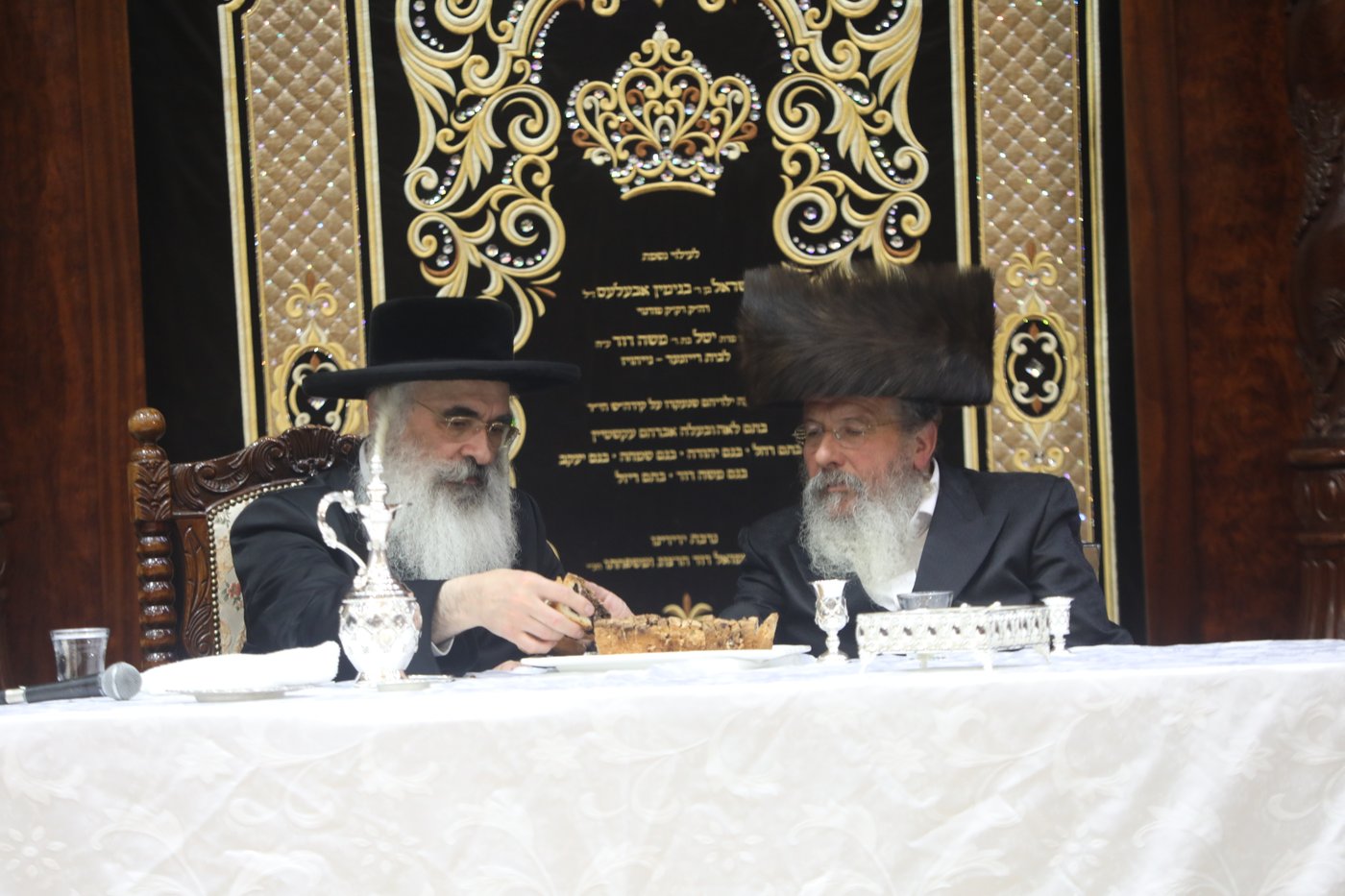 משב"ק הרבי מדושינסקיא הכניס ספר תורה לע"נ בנו שסבל