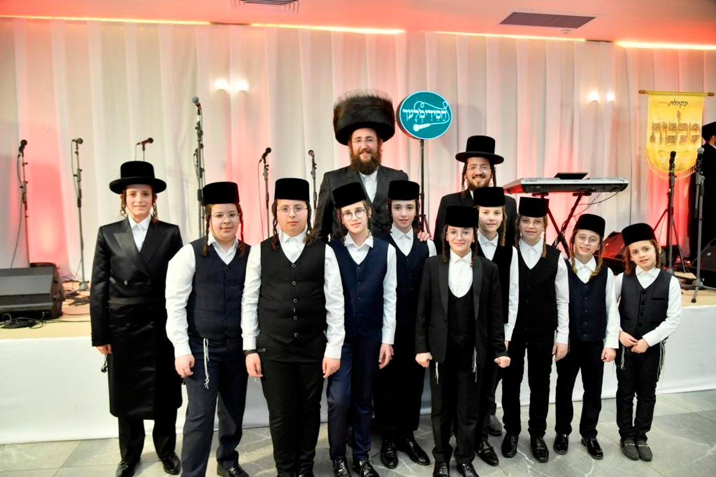 תיעוד: שמחת בר מצווה לבן מנצח מקהלת מלכות