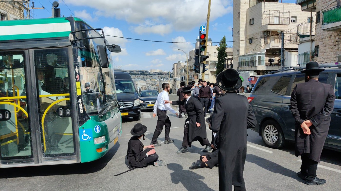 מעצר הבחורה: קיצוניים יצאו להפגין • תיעוד