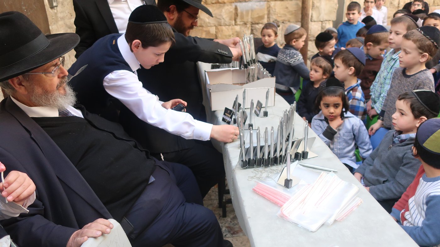 מרגש: הילדים חגגו את החלמתה של היולדת