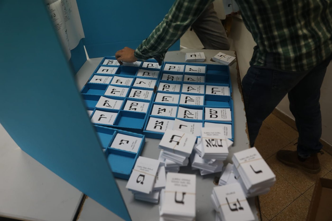 רגע לפני: כך נראית ההתארגנות בקלפי; צפו