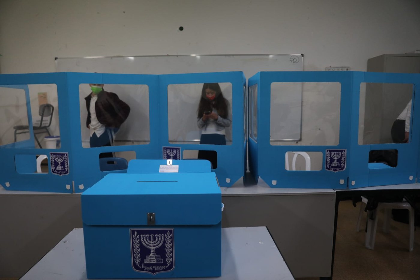 רגע לפני: כך נראית ההתארגנות בקלפי; צפו