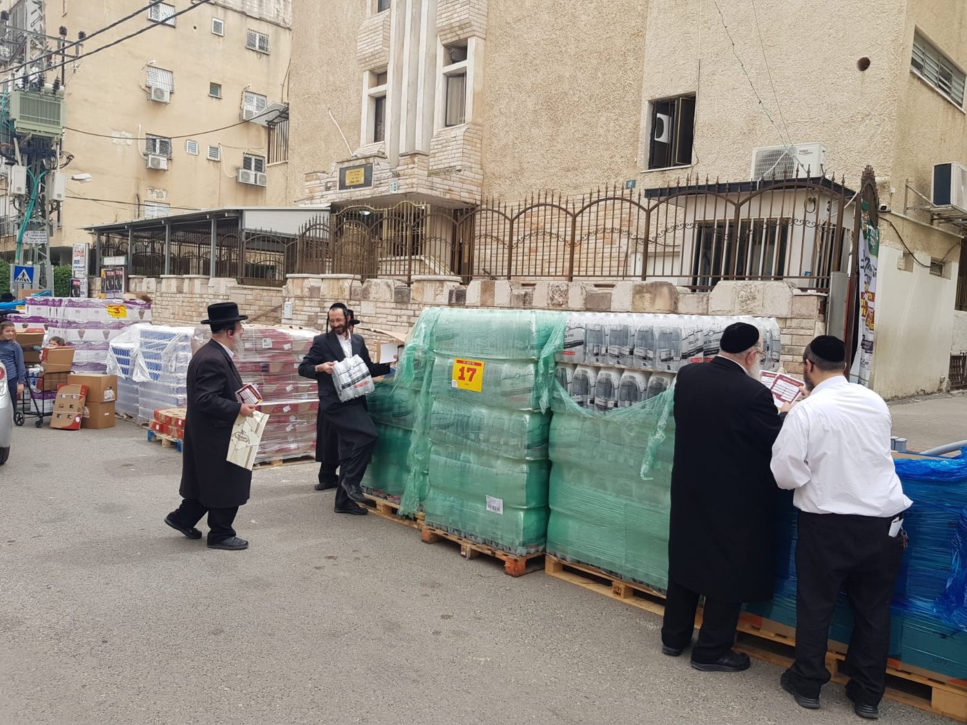 בניו של האדמו"ר ביקרו במרכז הקמחא דפסחא