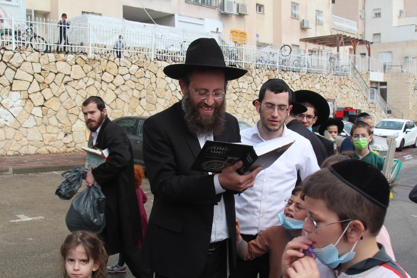 תיעוד נרחב: מודיעין עילית שרפה את החמץ