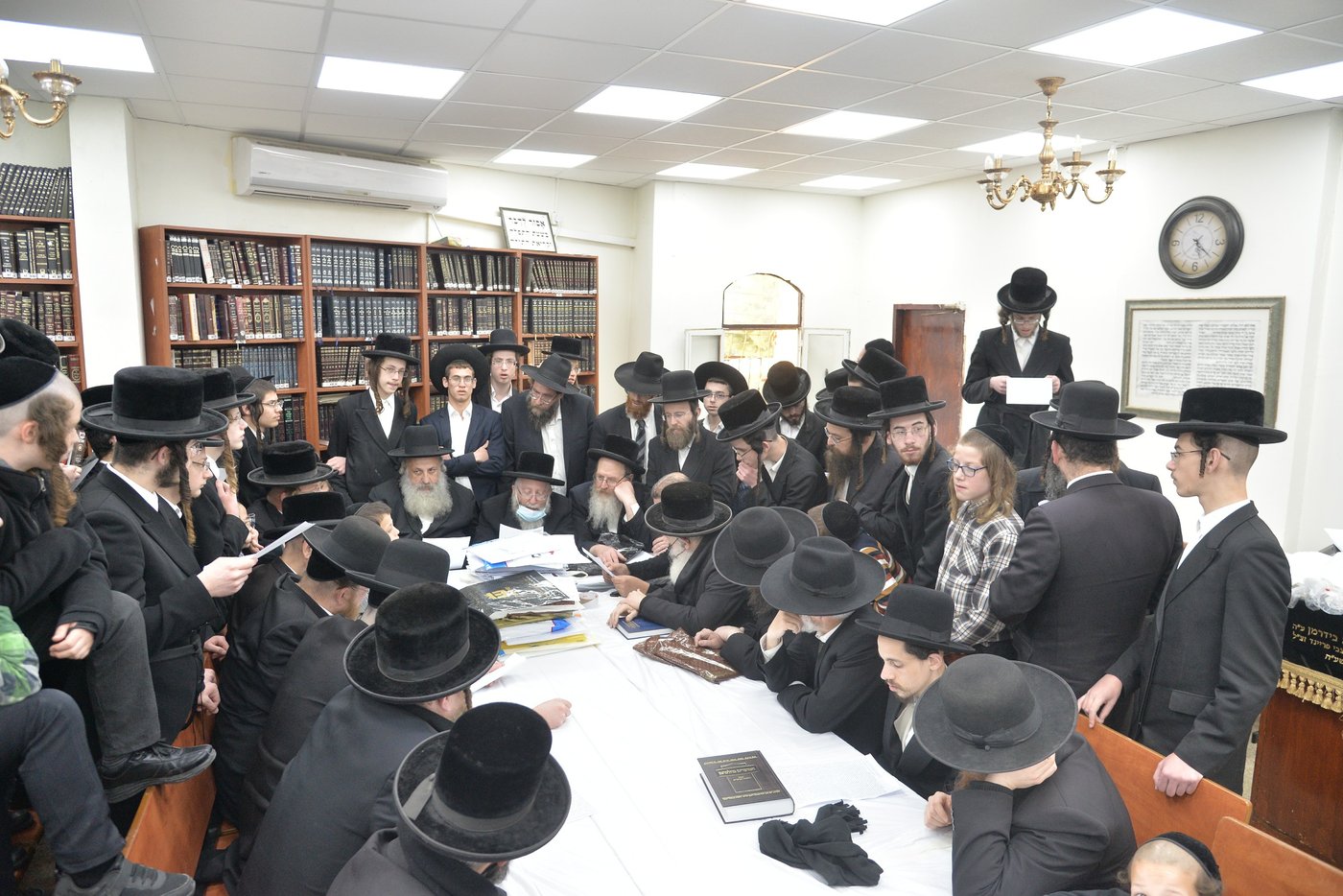 בהוראת רב העיר: פחי האשפה בביתר עילית נמכרו לגוי