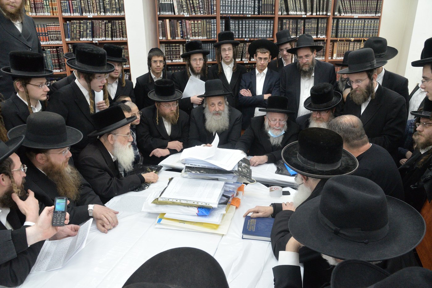 בהוראת רב העיר: פחי האשפה בביתר עילית נמכרו לגוי